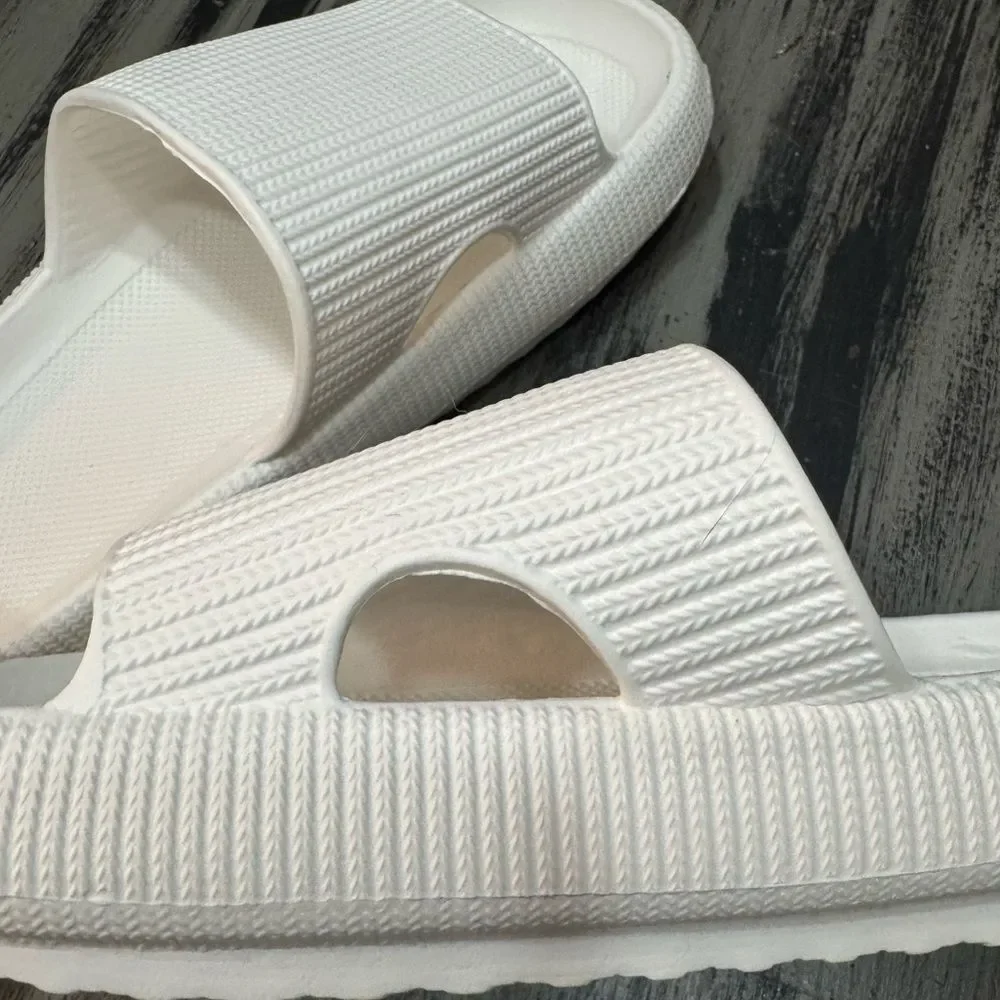 The Original Cloudies Women’s Size 9.5-10    Viral Tik Tok Comfort Slides - Picture 5 of 10